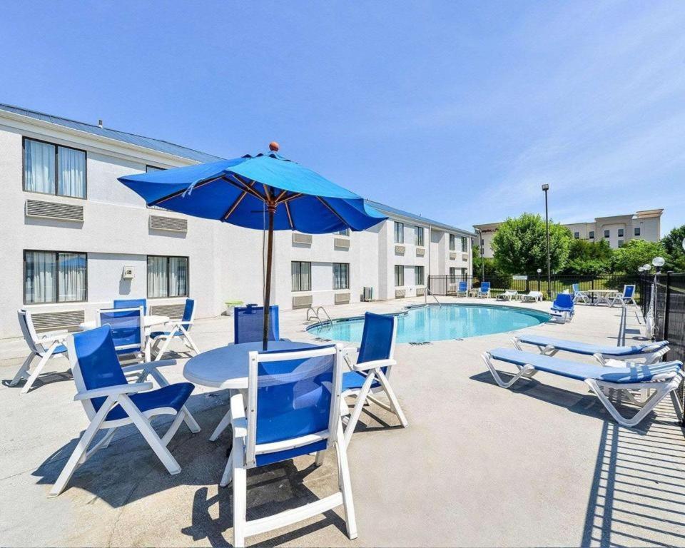 Rodeway Inn Powell Bagian luar foto